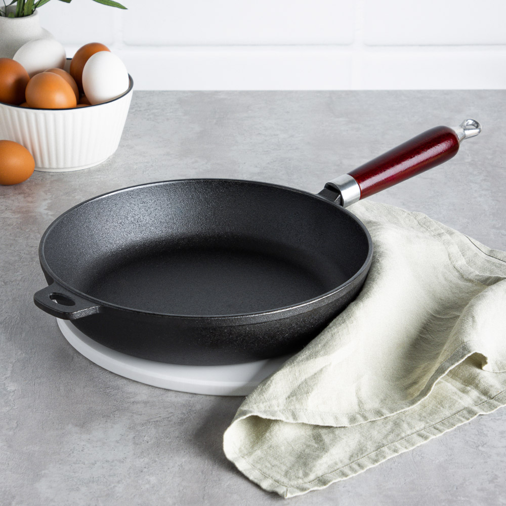 VETTA Сковорода чугун, d26х5,5см, деревянная ручка, индукция, арт.№ 808-007