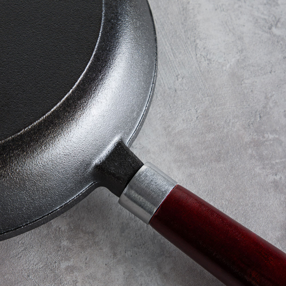 VETTA Сковорода чугун, d26х5,5см, деревянная ручка, индукция, арт.№ 808-007