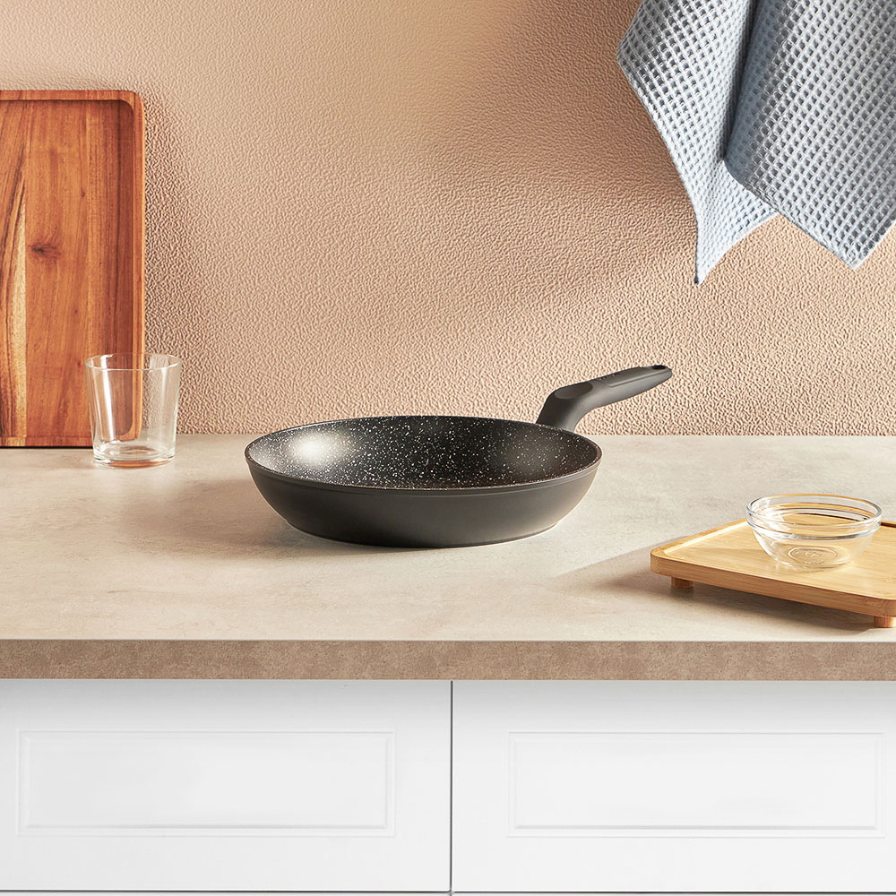 SATOSHI Стоун Сковорода литая d26см, антипригарное покрытие Мрамор, индукция, арт.№ 846-334