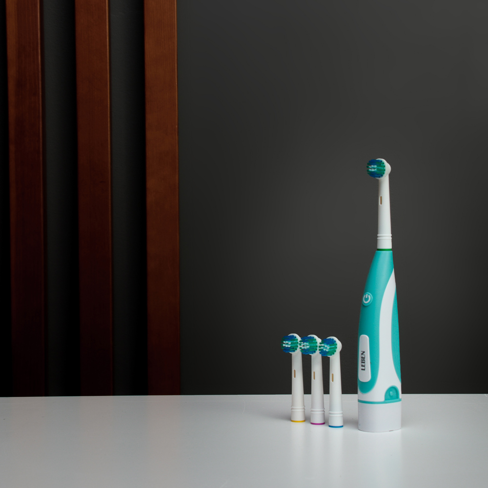 LEBEN Зубная щётка электрическая, круглая, 4 насадки в комплекте, 2xАА, 6000 об/мин, арт.№ 263-014