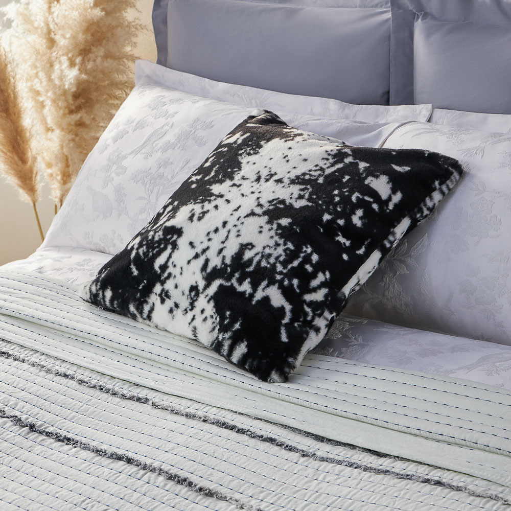 BY STAS MIKHAILOV Чехол для подушки меховой 50х50см, полиэстер, черно-белый, арт.№ 497-067