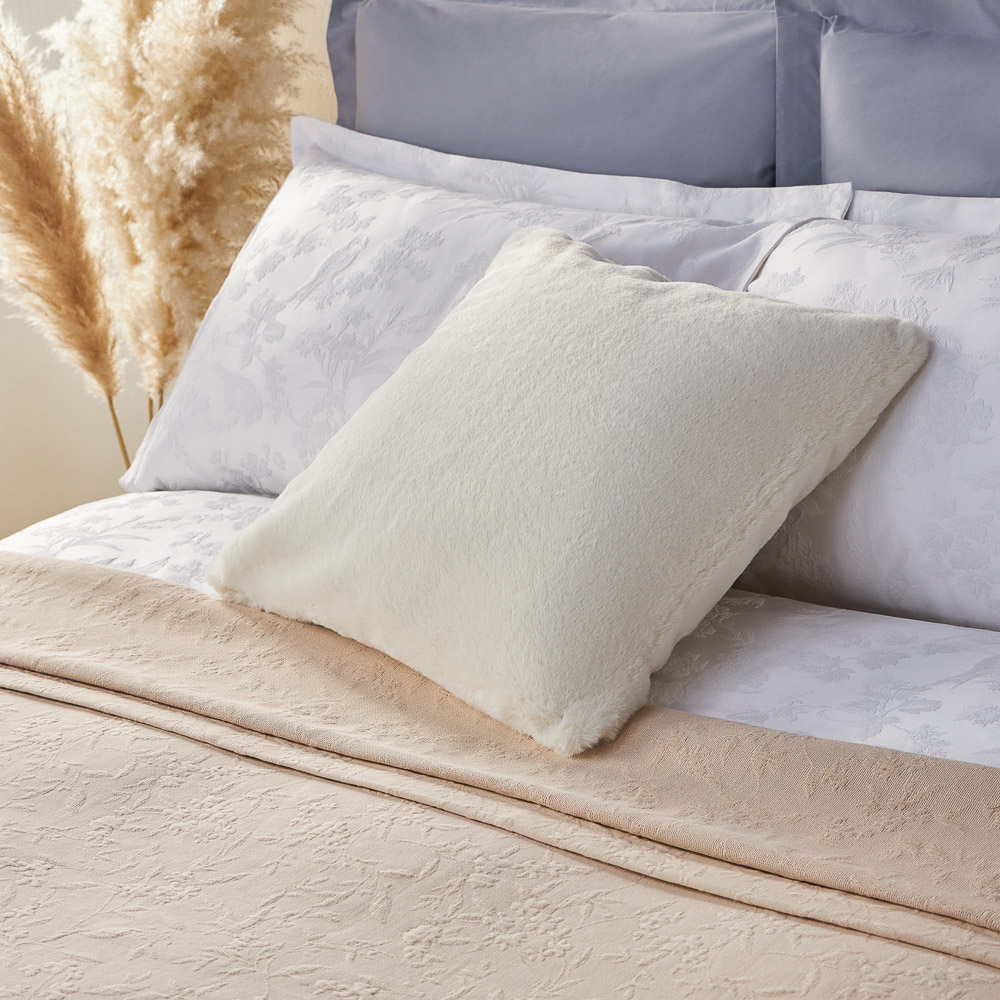 BY STAS MIKHAILOV Чехол для подушки меховой 50х50см, полиэстер, молочный, арт.№ 497-071