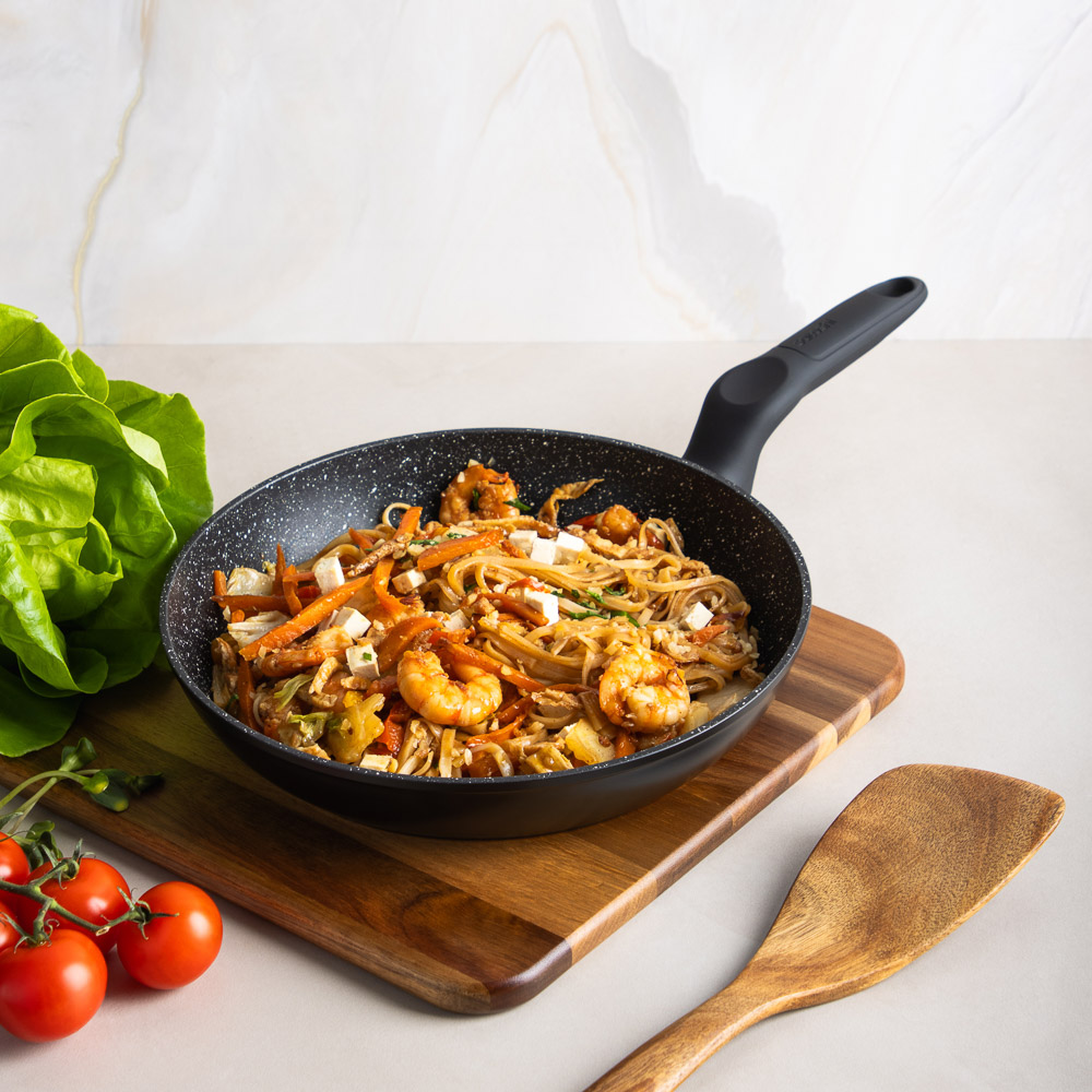 SATOSHI Стоун Сковорода литая с крышкой d26см, антипригарное покрытие мрамор, индукция, арт.№ 846-676