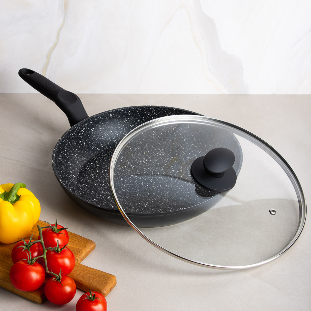 SATOSHI Стоун Сковорода литая с крышкой d28см, антипригарное покрытие мрамор, индукция, арт.№ 846-677