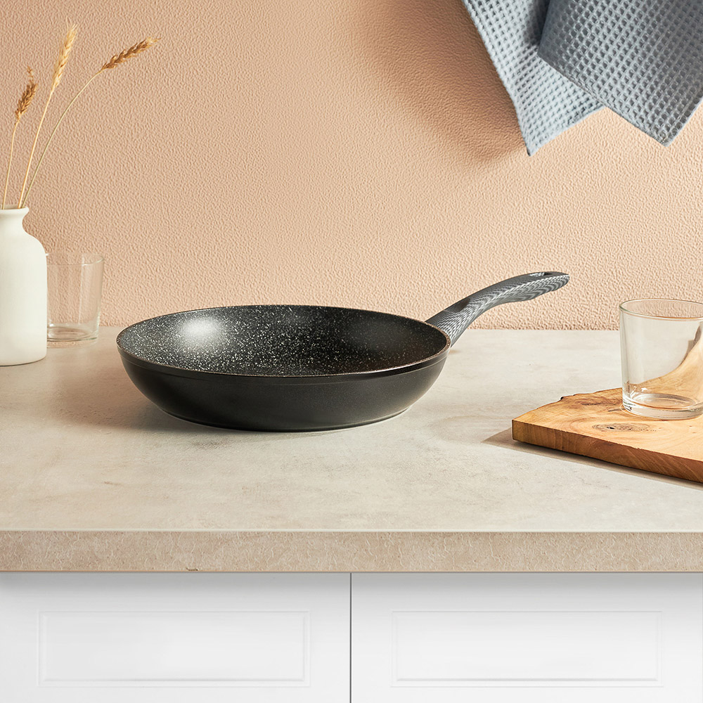 SATOSHI Карбон Сковорода литая d28см, антипригарное покрытие Мрамор, индукция, арт.№ 846-454