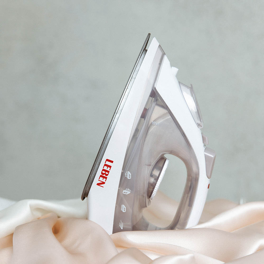 LEBEN Утюг с отпаривателем 1600 Вт, подошва - тефлон, бежевый, арт.№ 249-025