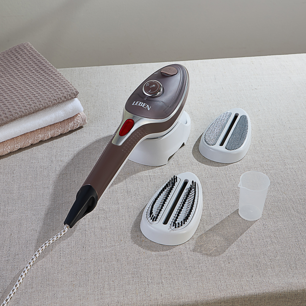 LEBEN Щётка-отпариватель-утюг 1000Вт, тефл. покрыт, терморегулятор, резевр. 100мл, пар 15гр.мин., арт.№ 249-004