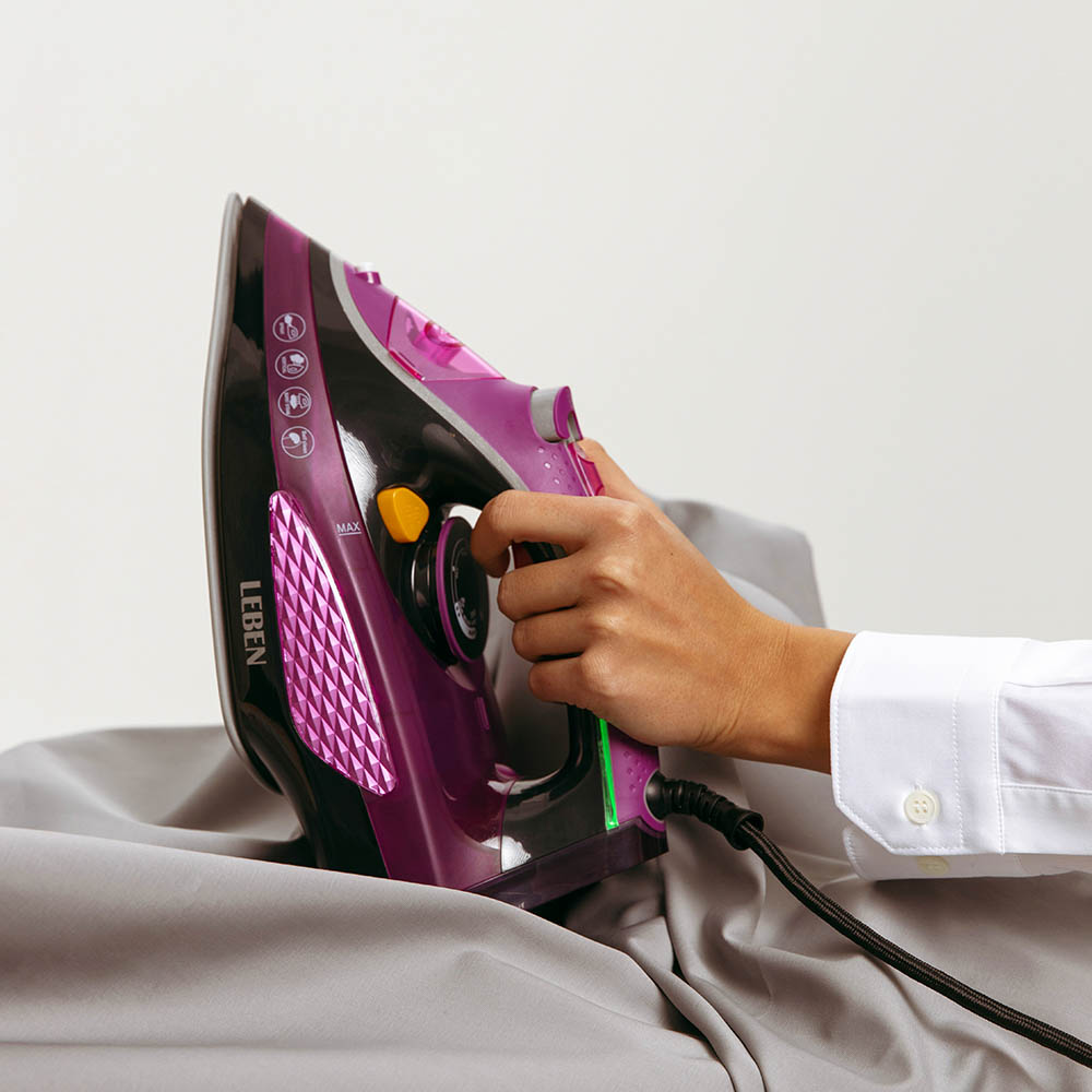 LEBEN Утюг с отпаривателем 2200 Вт, подошва - керамическое покрытие, LED, арт.№ 249-018