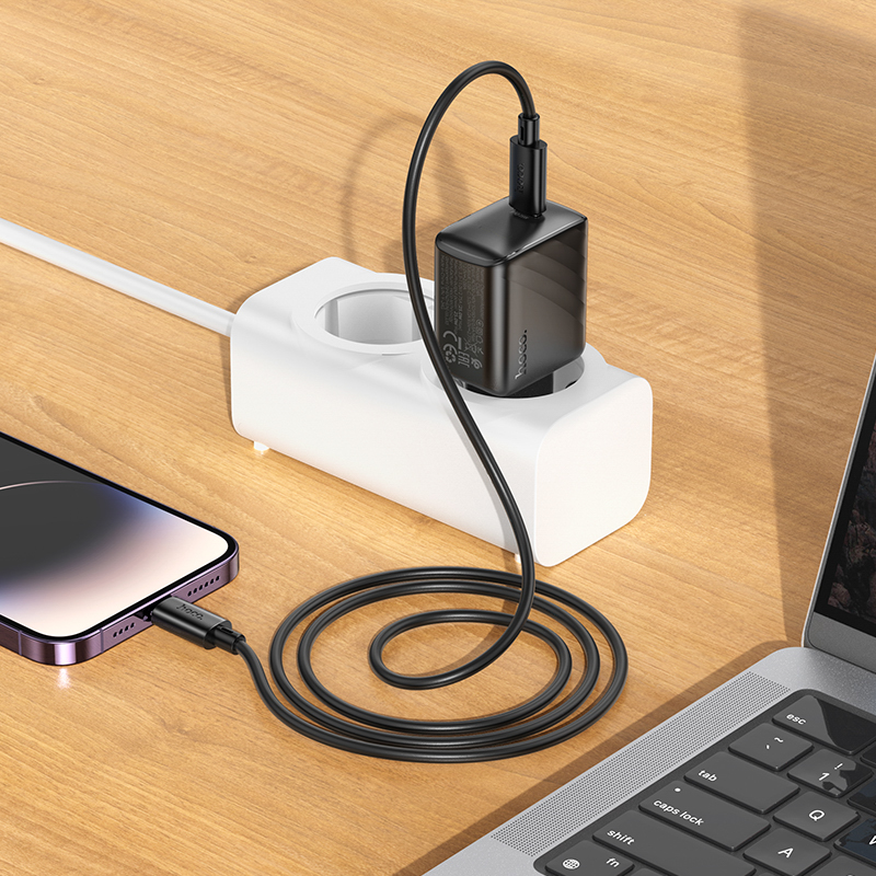 Сетевое зарядное устройство с кабелем hoco. модель CS24A,USB-С 25Вт,каб С-IP,черный, арт.№ 916-275