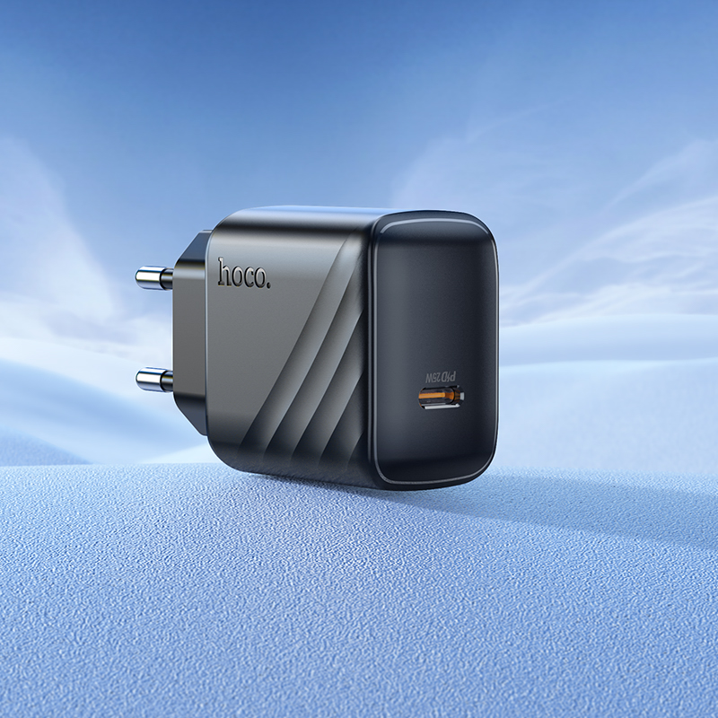 Сетевое зарядное устройство с кабелем hoco. модель CS24A,USB-С 25Вт,каб С-IP,черный, арт.№ 916-275