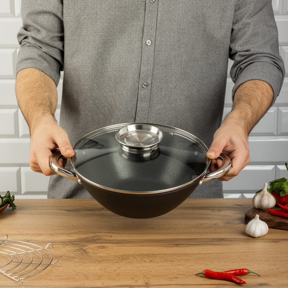 Казан 5,6 л чугун 32 см SATOSHI, антипригарное покрытие, ручка нержавеющая сталь, решетка, стеклянная крышка, лопатка нейлон, бамбуковые палочки, арт.№ 808-038