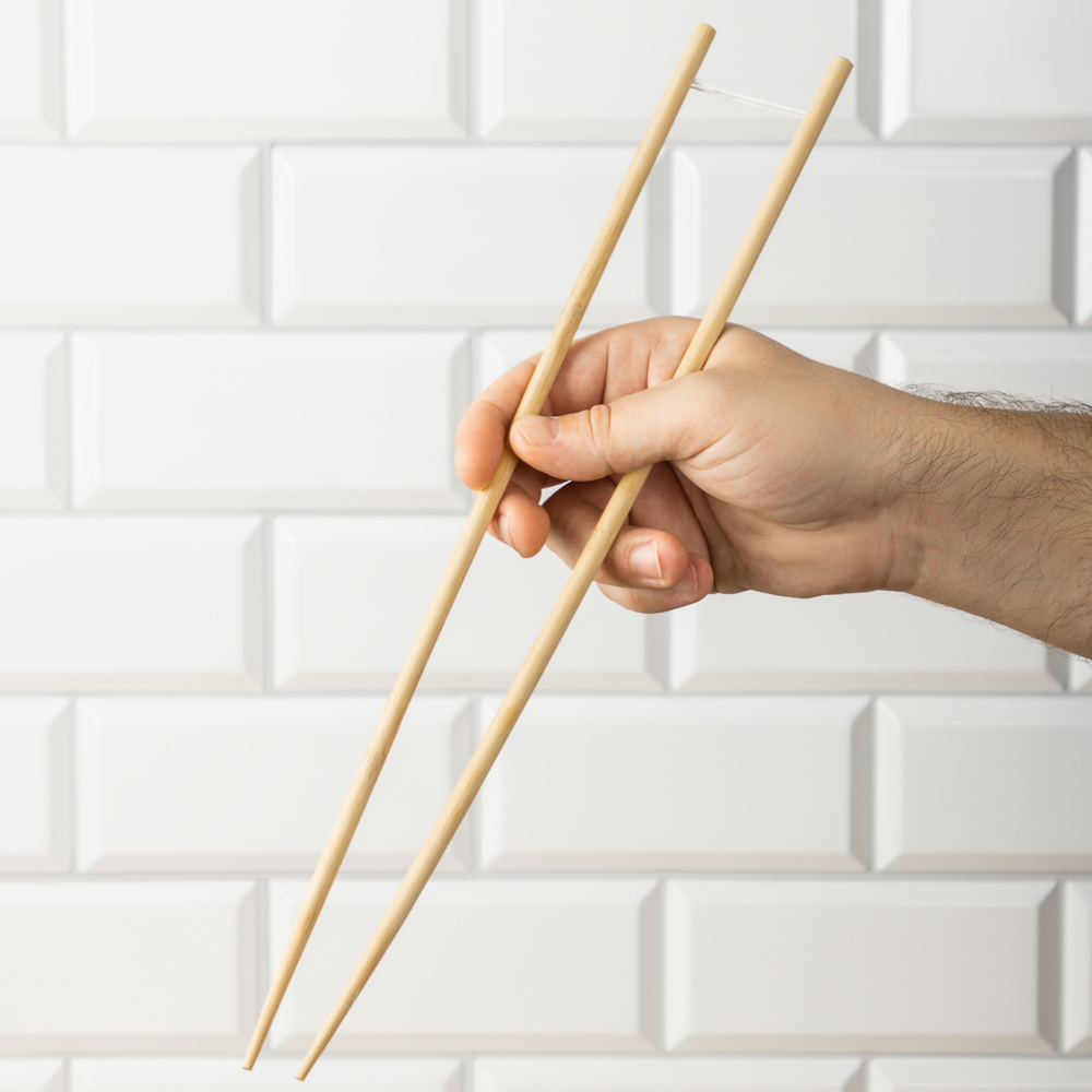 Казан 5,6 л чугун 32 см SATOSHI, антипригарное покрытие, ручка нержавеющая сталь, решетка, стеклянная крышка, лопатка нейлон, бамбуковые палочки, арт.№ 808-038