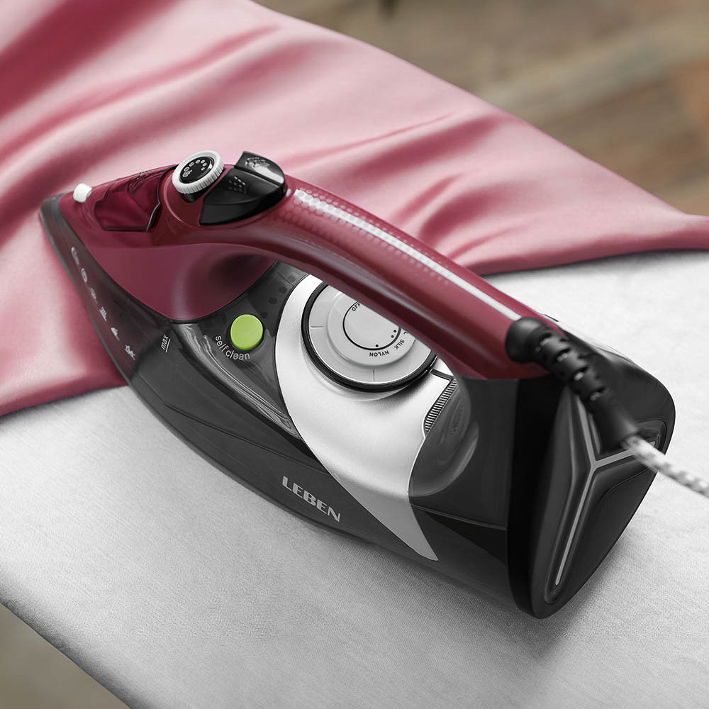 LEBEN Утюг с отпаривателем 2400 Вт, подошва - керамическое покрытие, бордо, арт.№ 249-021