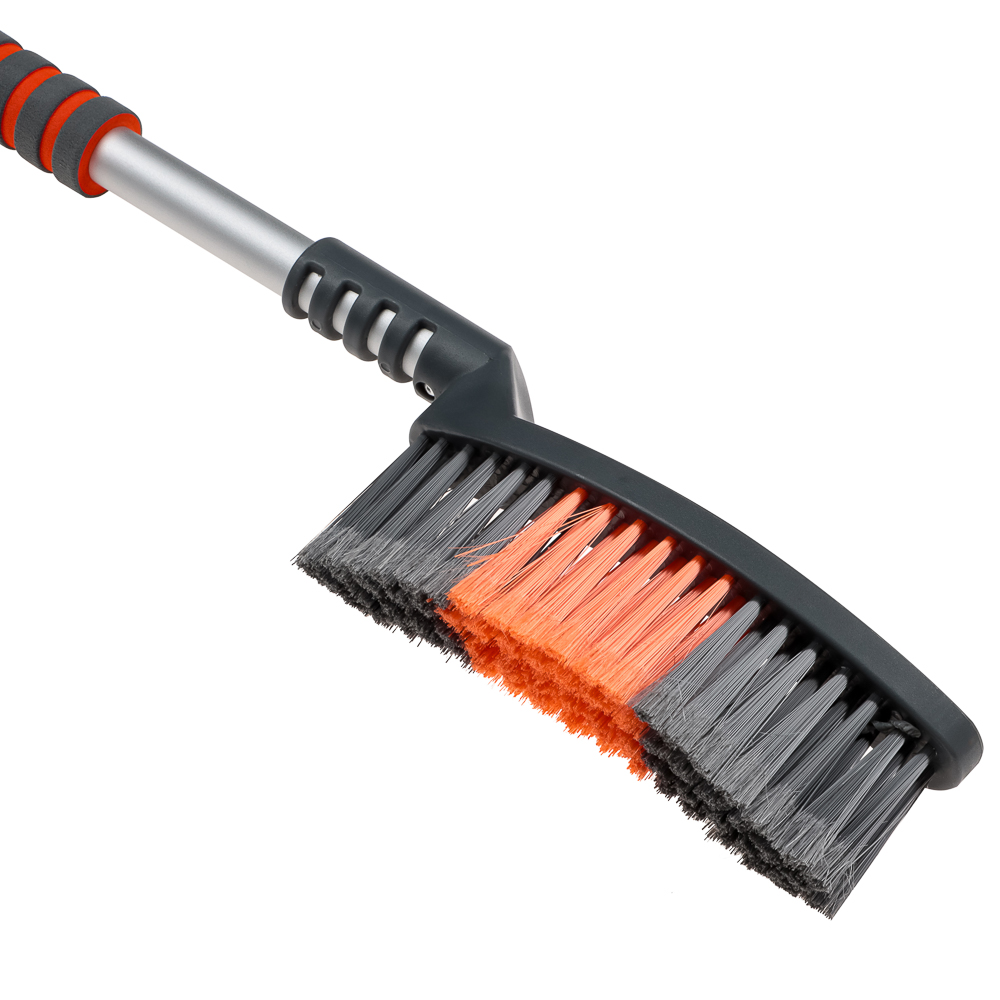 ЕРМАК Щетка для очистки снега со скребком, изогнутая щетка, 63 см, арт.№ 775-061