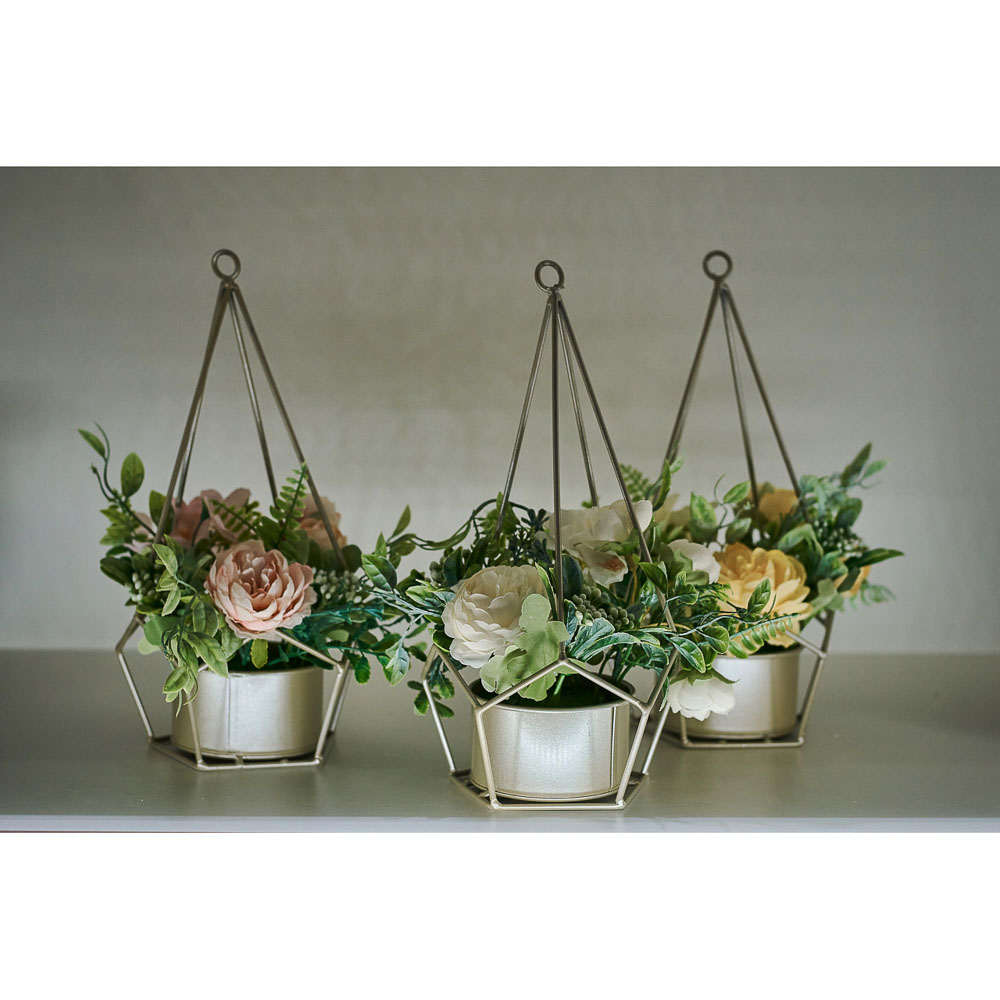 LADECOR Цветочная композиция в металлическом кашпо, с подвесом, 4 цвета, 14,5х29,5 см, арт.№ 501-492