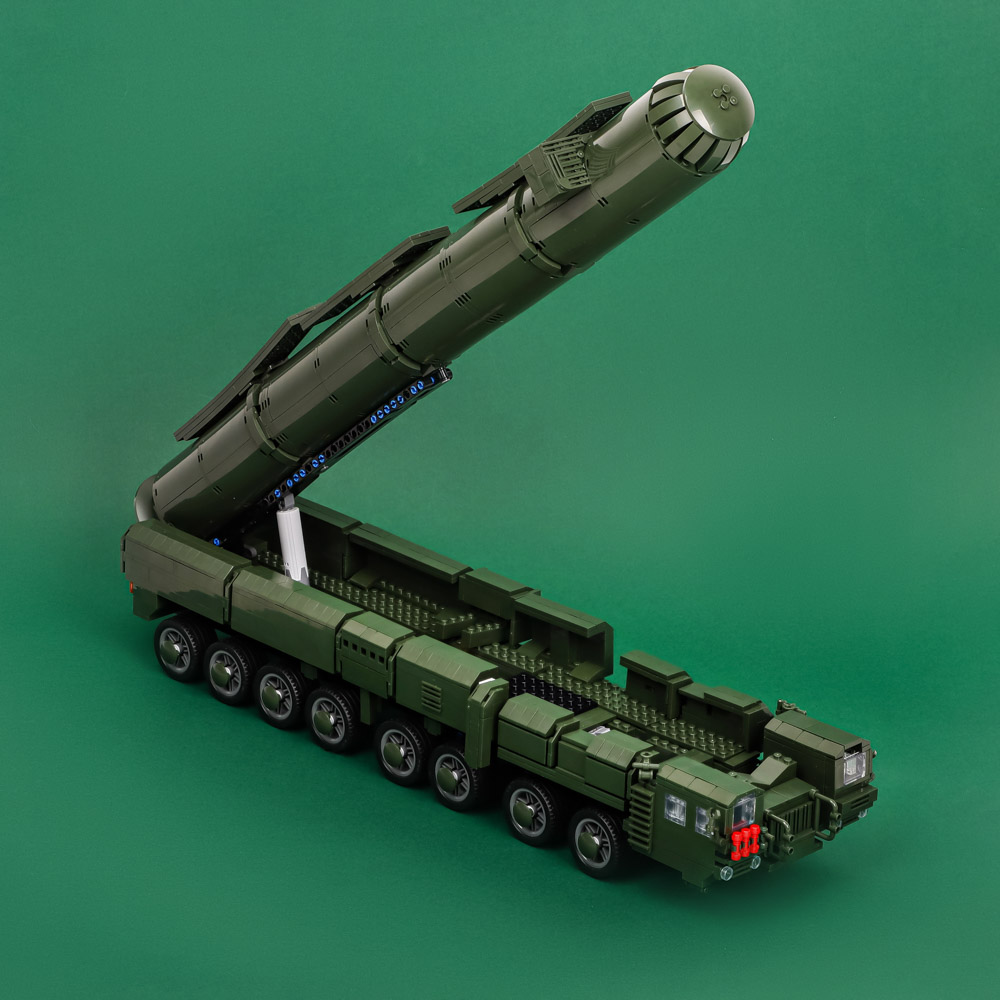 ИГРОЛЕНД Машина-конструктор на РУ "Ярс", 1440 дет., ЗУ и АКБ в компл., АБС, 4ААА, 40х35х13 см, арт.№ 293-104