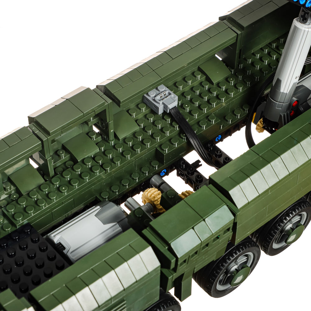 ИГРОЛЕНД Машина-конструктор на РУ "Ярс", 1440 дет., ЗУ и АКБ в компл., АБС, 4ААА, 40х35х13 см, арт.№ 293-104